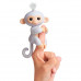 Интерактивная обезьянка Fingerlings в коробке 
